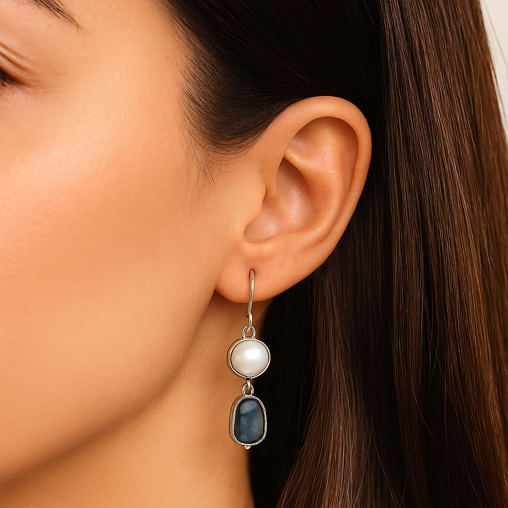 Liora – Handset Blue Crystal Vintage Studs