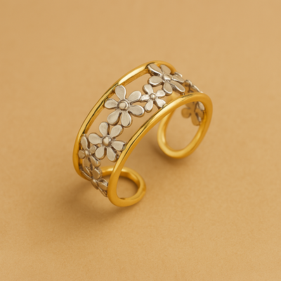 Chloe – Open Petal Silver Bloom Ring