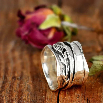 Vintage Silver Ring with a Flower Design~