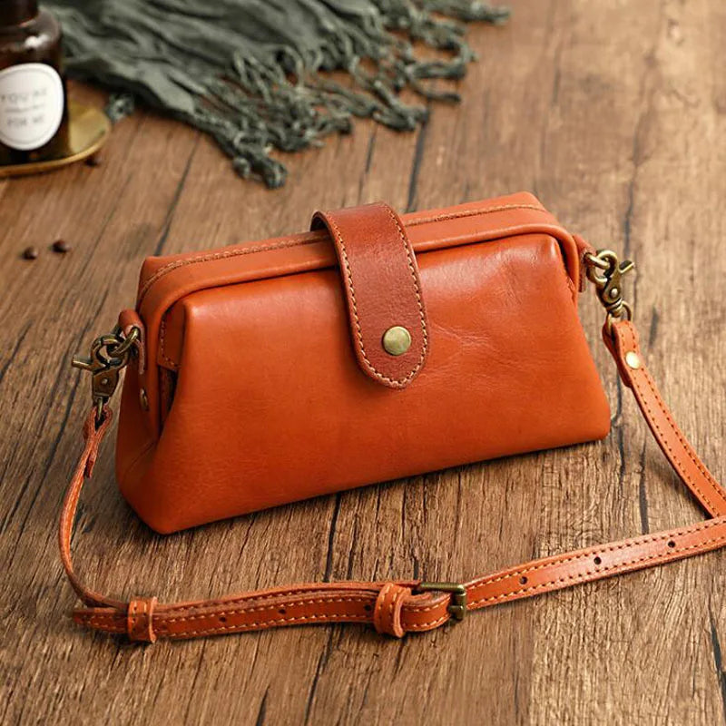 Claire – Vintage Frame Handbag