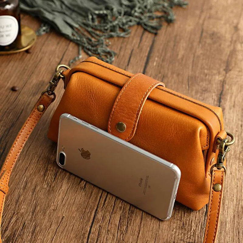 Claire – Vintage Frame Handbag