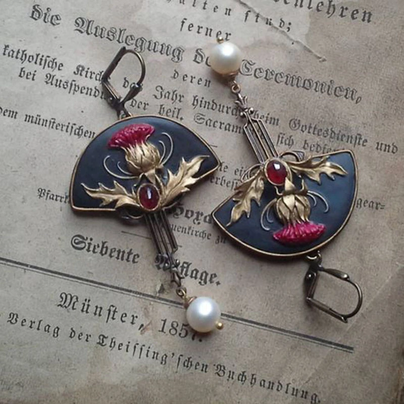 Naya - Boho Earrings with Pearls and Red Crystal