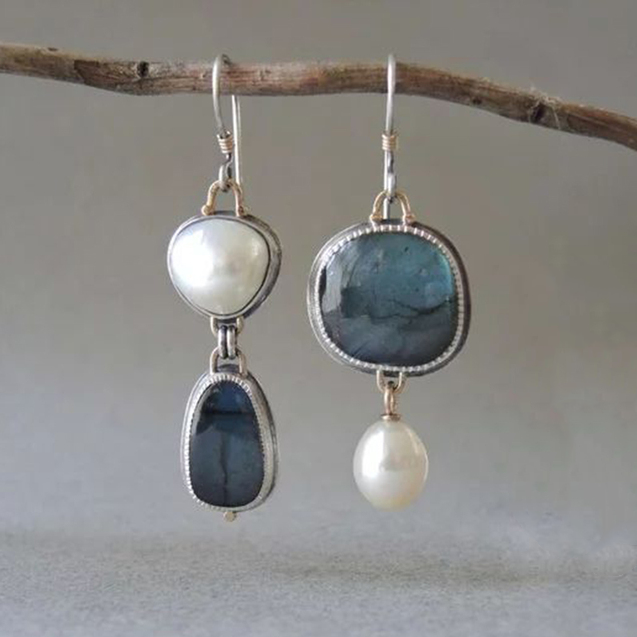 Liora – Handset Blue Crystal Vintage Studs