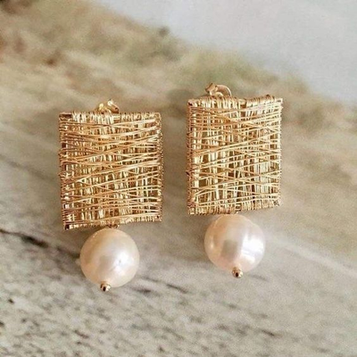 Vivienne – Vintage Gold Strand Earrings with Pearl Detail