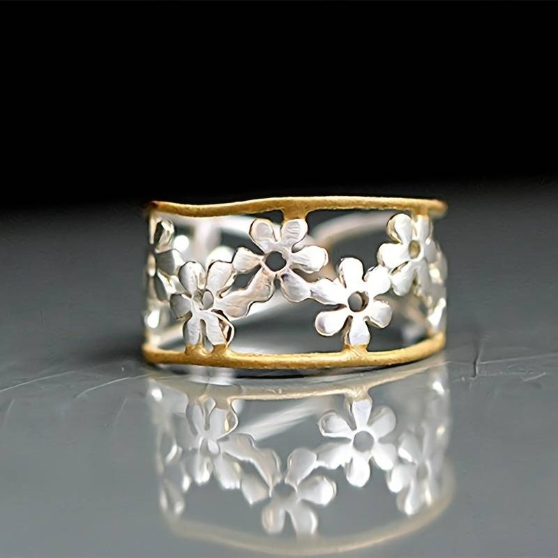 Chloe – Open Petal Silver Bloom Ring