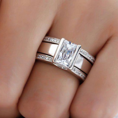 Liora – Sculpted Glow Ring with Glass Detail